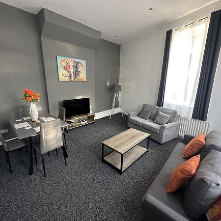 Large Ground Floor Apartment - South Shields - 3 Minutes From South Tyneside Hospital, 8 Minutes From Beach Ngoại thất bức ảnh