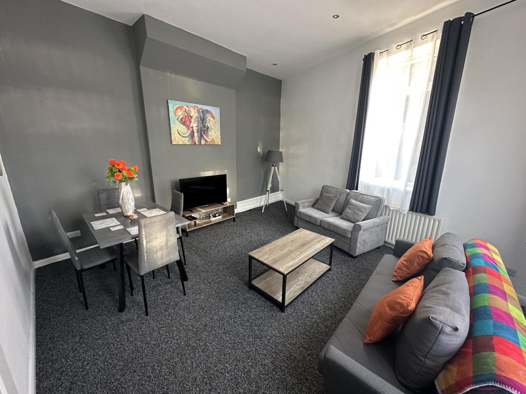 Large Ground Floor Apartment - South Shields - 3 Minutes From South Tyneside Hospital, 8 Minutes From Beach Ngoại thất bức ảnh